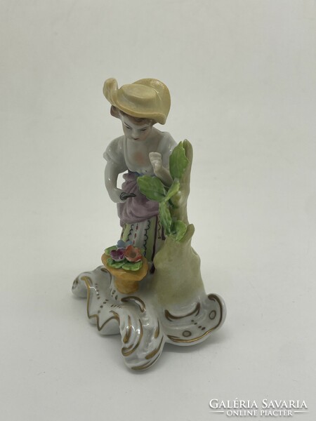 German gardener lady from Sitzendorf with flowers, small size 9.5cm