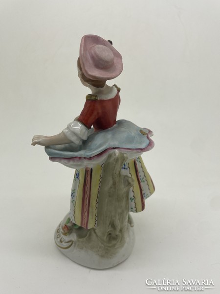 Sitzendorfi német porcelán figura elegáns hölgy kalapban 15cm