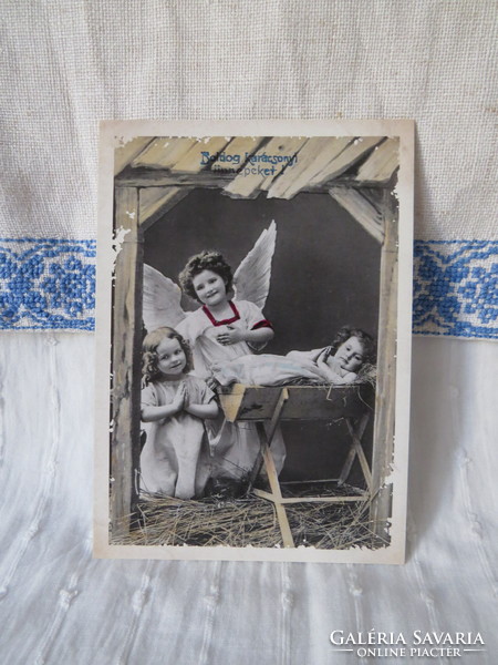 Antik karácsony képeslap alapján készült REPRINT képeslap, gyerekek, angyalkák, jászol
