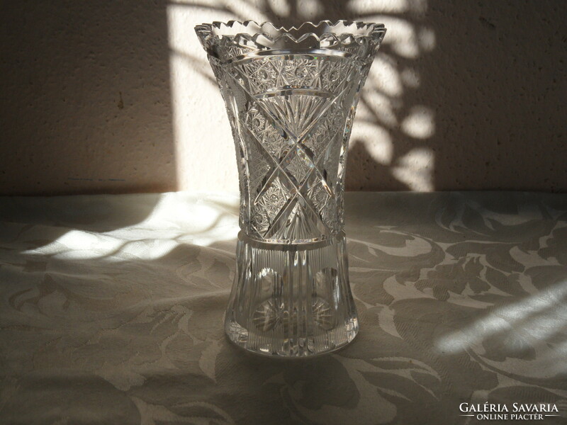 Crystal vase ( 17.5 Cm )