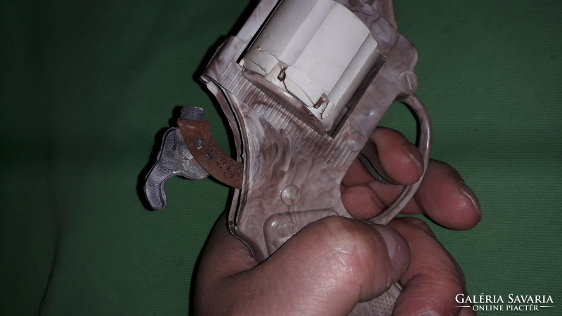 1970s revolving - removable magazine game western colt with rose cartridge as shown in the pictures