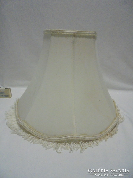 Table lamp or floor lamp shade