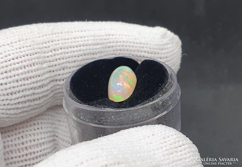 Ethiopian welo opal 2.59 Carats. With certification.