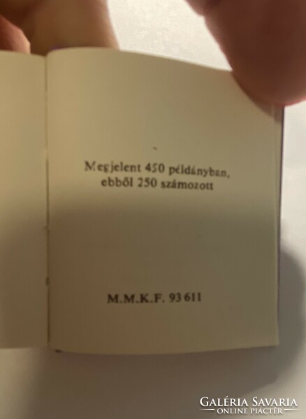 138. számú sorszámozott példány Divatképek a régmúltból 1987.