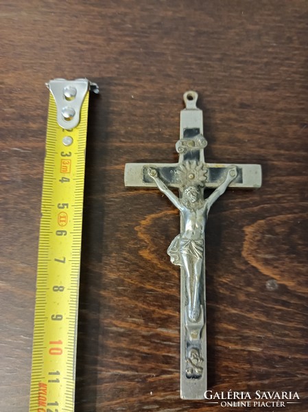 Wall-hanging crucifix/cross, made of metal.