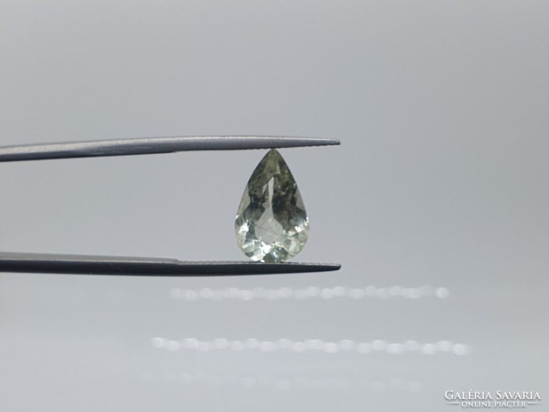 Drop-shaped aquamarine 4.36 Carats.