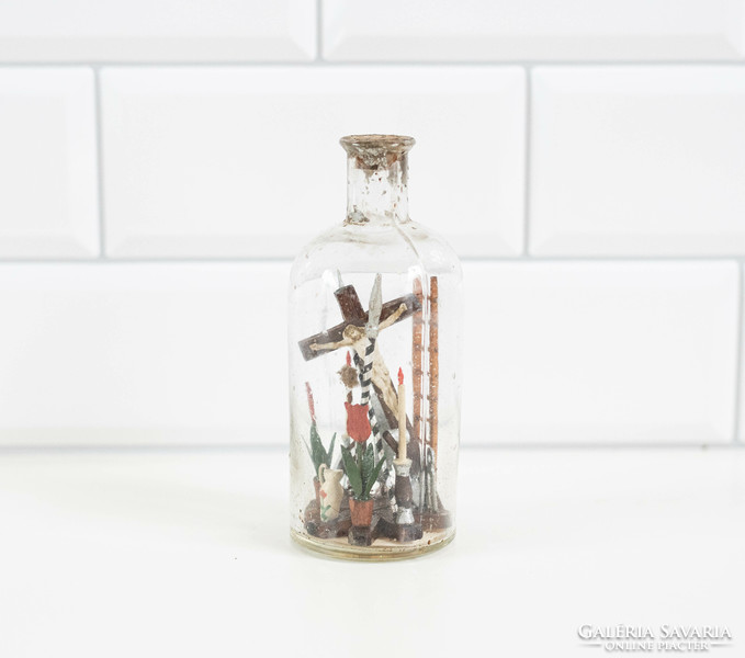 Régi kézműves türelemüveg Krisztussal és kereszttel - palack, flaska