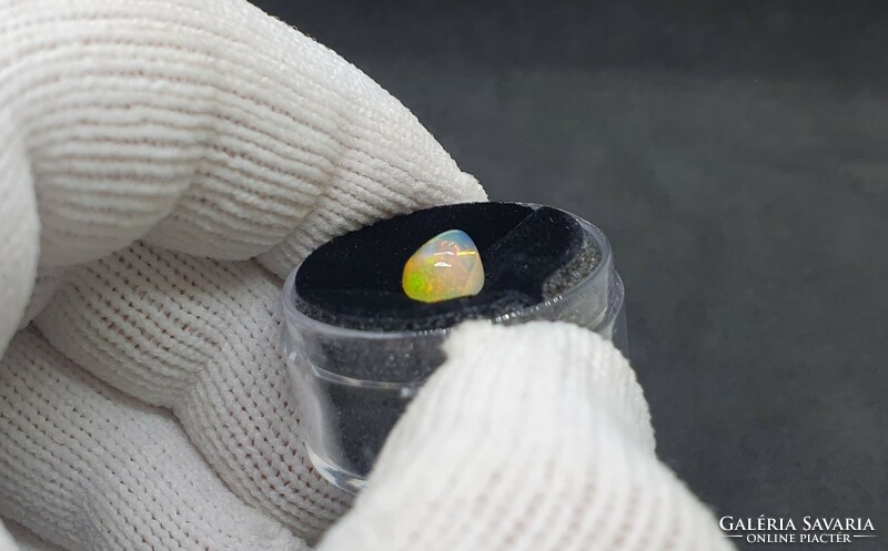 Ethiopian welo opal 1.72 Carats. With certification.