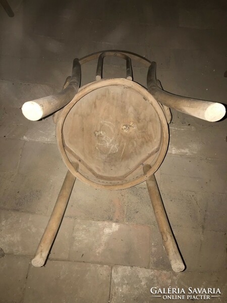 Old folk seat. XX. No. Around the middle. In good, stable condition. 88 cm high and 40 cm diameter of the seat