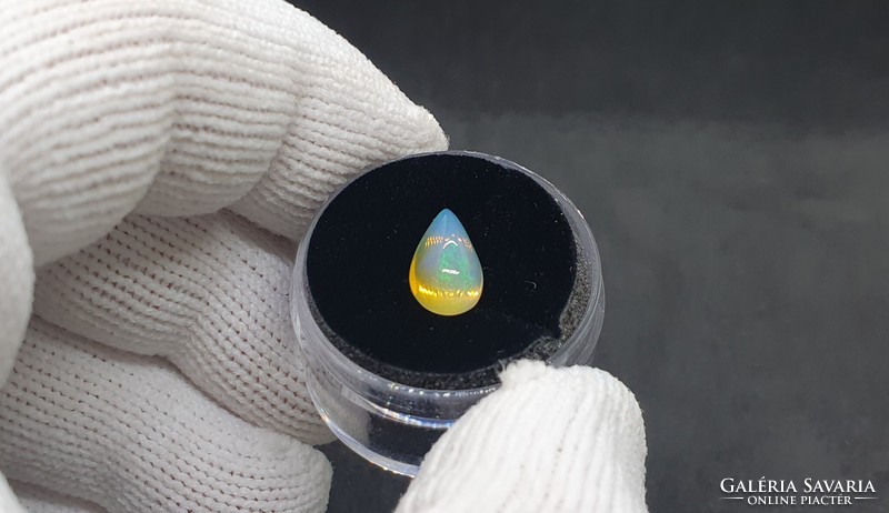 Ethiopian welo opal 1.72 Carats. With certification.