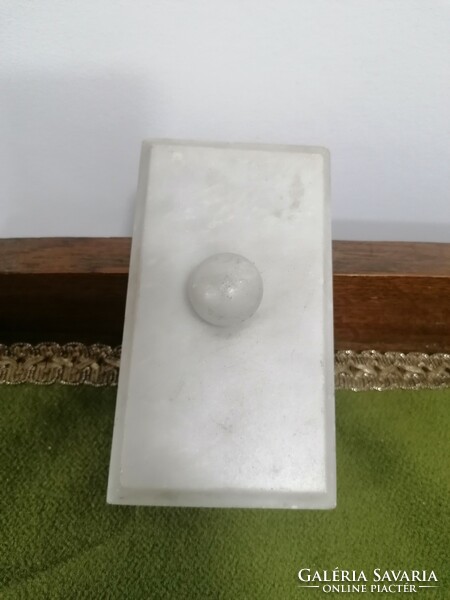 Marble or alabaster leaf weights