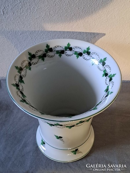 Flawless vase with Herend parsley pattern