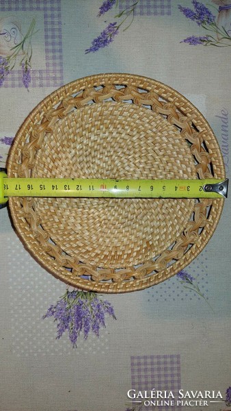 Wicker serving basket