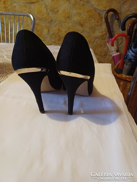 Beautiful black velor leather nail shoes