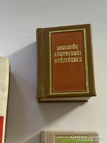 2 db minikönyv “Miniatűr könyvekről gyűjtőknek” 23x30mm