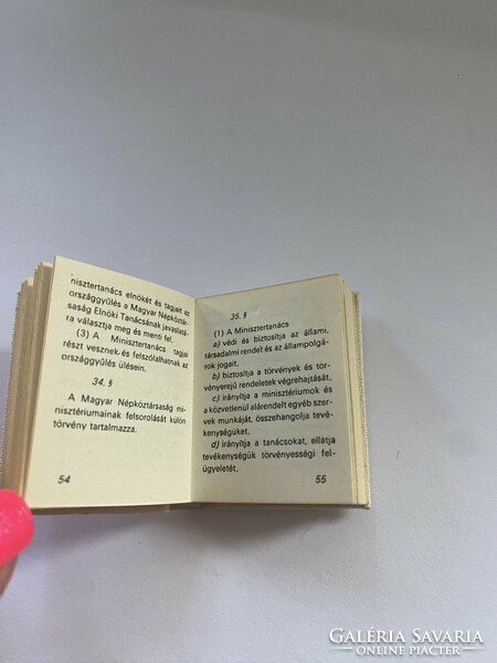 A Magyar Népköztársaság Alkotmánya mini könyv 3x3,5cm 1972.