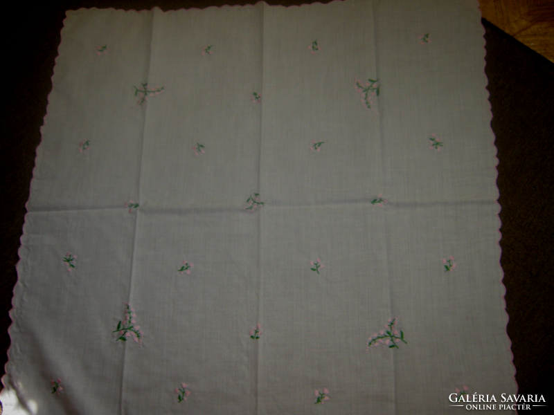Embroidered tablecloth 75 cm x 75 cm