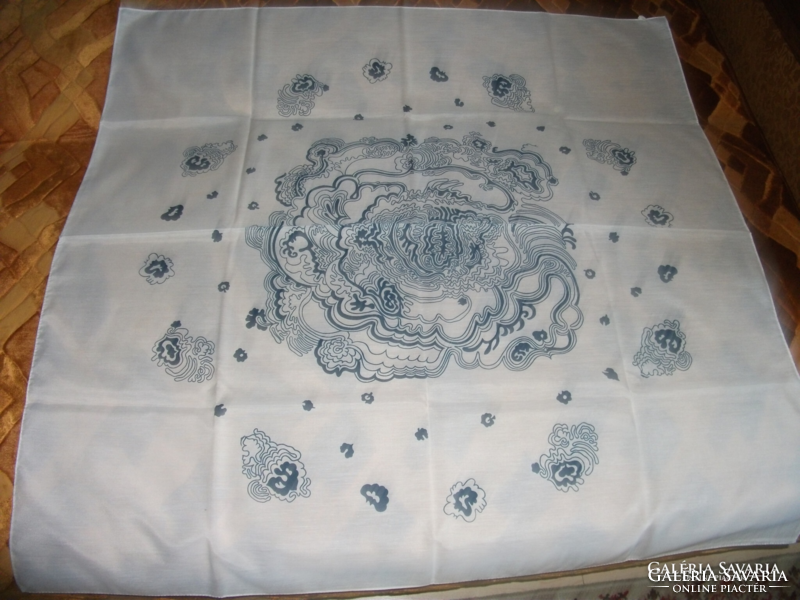 White-based tablecloth with blue pattern, fine material from Australia, unused size: 89 x 87 cm s