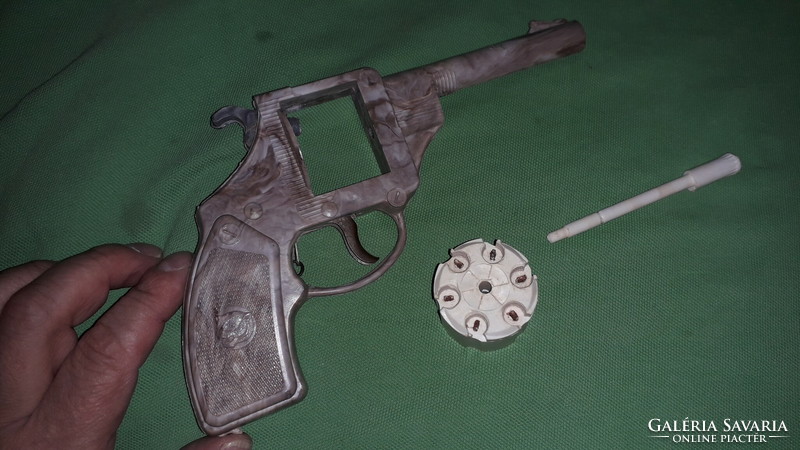 1970s revolving - removable magazine game western colt with rose cartridge as shown in the pictures