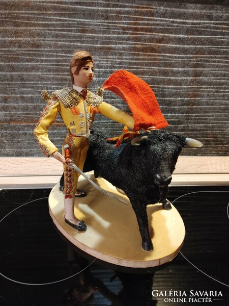Spanish bullfighting table decoration with a bull