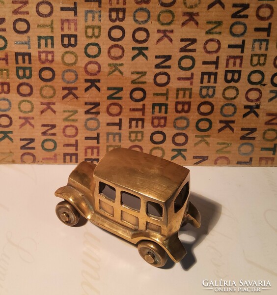 Sárgaréz miniatűr autó