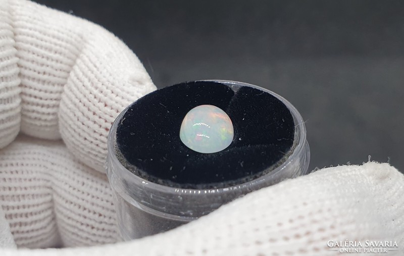 Ethiopian welo opal 1.60 Carats. With certification.