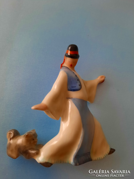 Herendi porcelán minifigura- Legény cicával