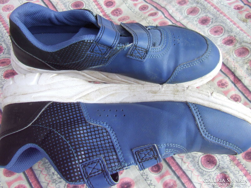 Sport shoes