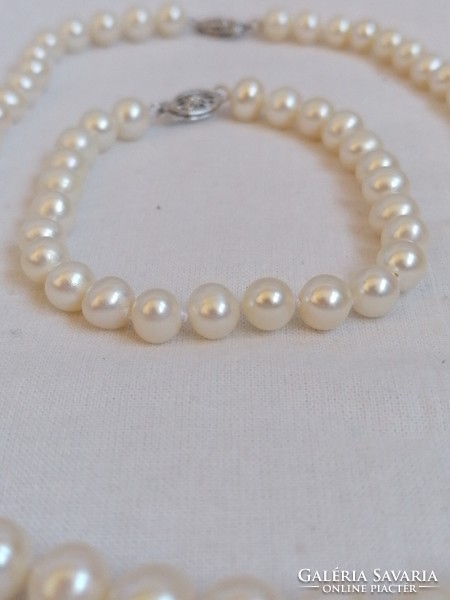 Pearl necklace and bracelet set