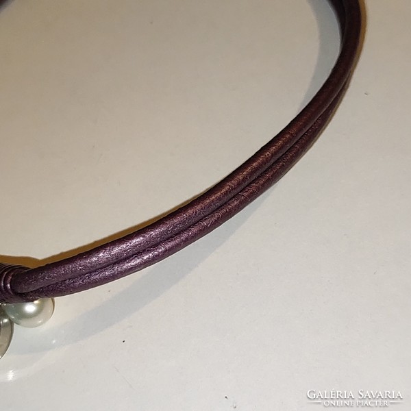 Unique steel choker in lavender color with mother-of-pearl shine