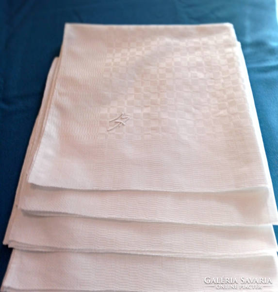 5 snow-white, monogrammed damask napkins, tablecloth 60 x 54 cm