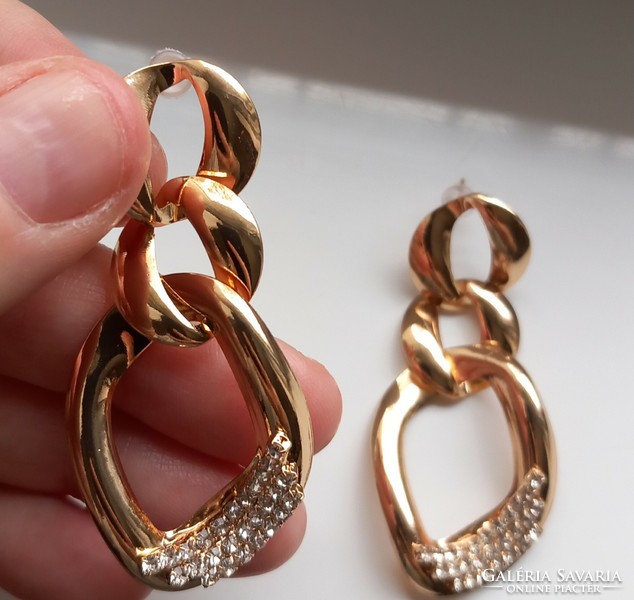 Gold-plated chain earrings with rhinestones