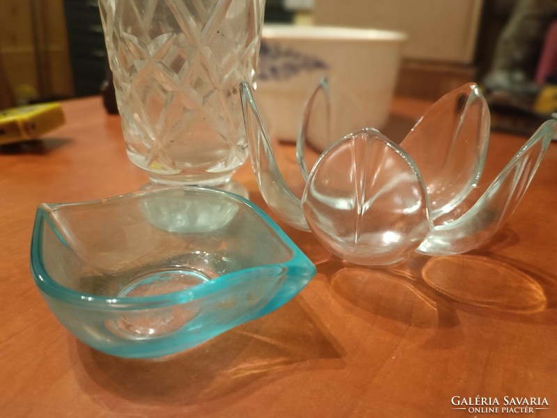 3 pieces of glass