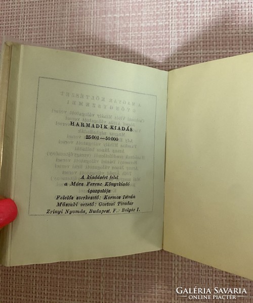 Minikönyv Shakespeare szonettjei Szabó Lőrinc fordítása 1957.