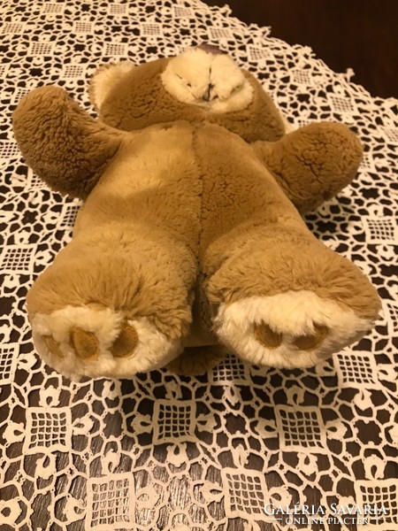 Drapp teddy bear. With a white nose and paws. Tappancsain with hearts. 32 Cm high.