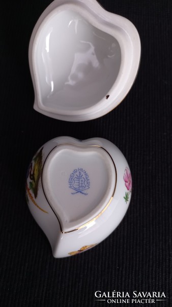 Herend heart-shaped bonbonnier with rose holder, marked, height: 7 cm, inner diameter: 7.5 x 6.5 cm