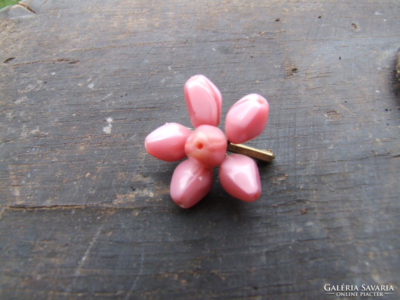 Pink glass bead badge (041017)
