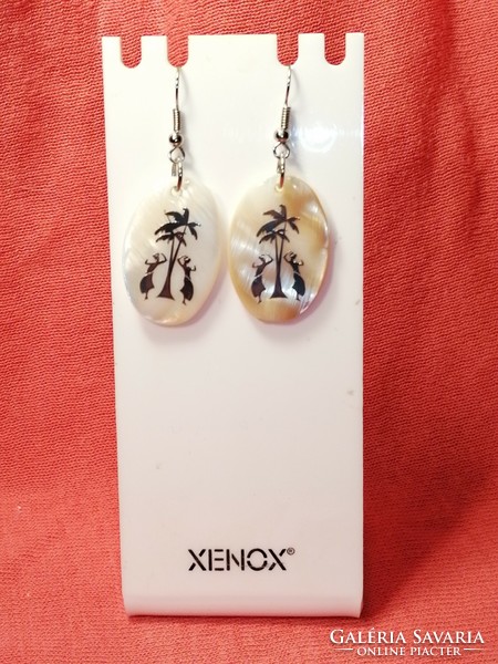 Mother of pearl earrings with metal pattern (280)
