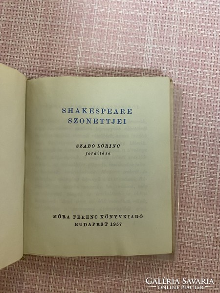Minibook Shakespeare's sonnets translated by Lórinc szabo, 1957.