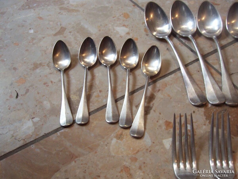 The silver-plated picture shows a nice set of 5-5-6-1 pieces for sale together