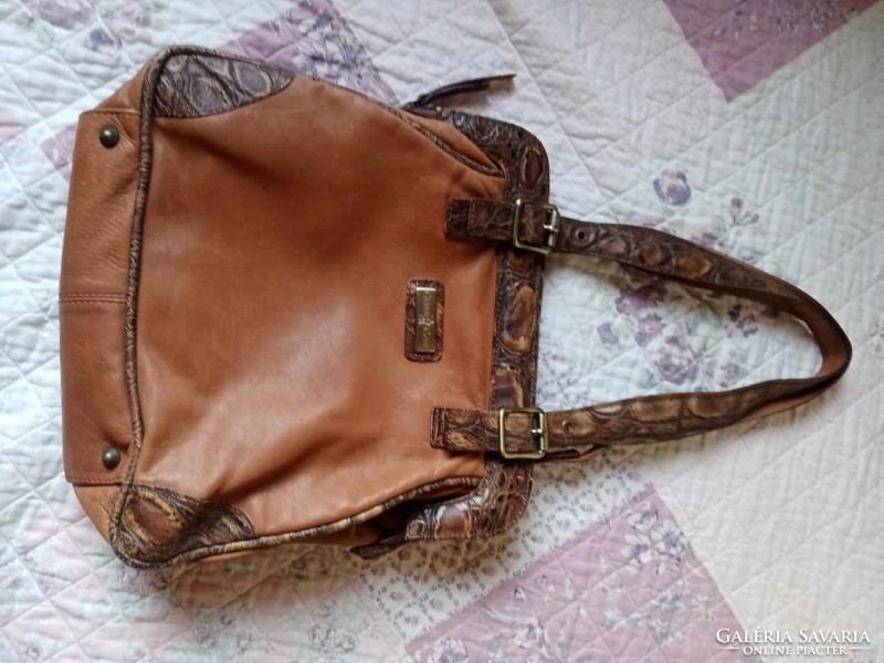 Leather bag (women's handbag) Gianni Conti brand with silk lining, many inner pockets. About 30 x 30 cm in size