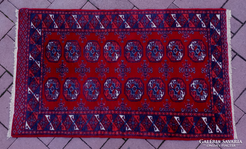 Hand-knotted Pakistani wool rug in beautiful colors