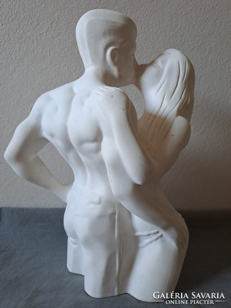 "Csókolózó szerelmes pár" biszkvit porcelán figura