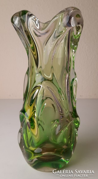 Vintage többrétegű fújt cseh üveg váza, Karlovarske (Moser) üveggyár
