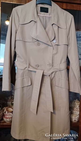 Cream-colored, trench coat-like balloon jacket with silk lining