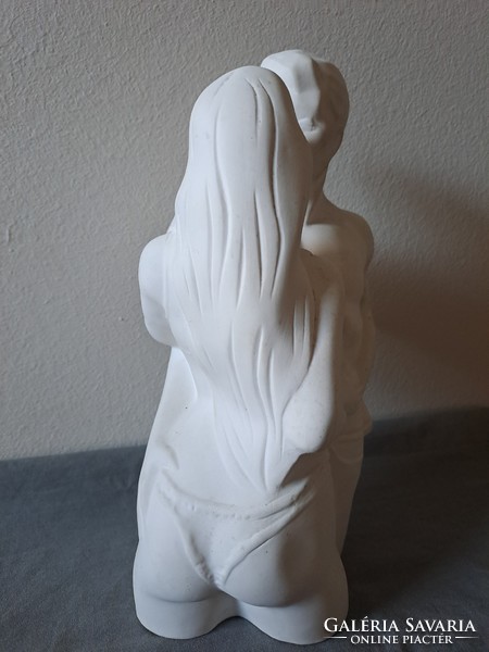 "Csókolózó szerelmes pár" biszkvit porcelán figura