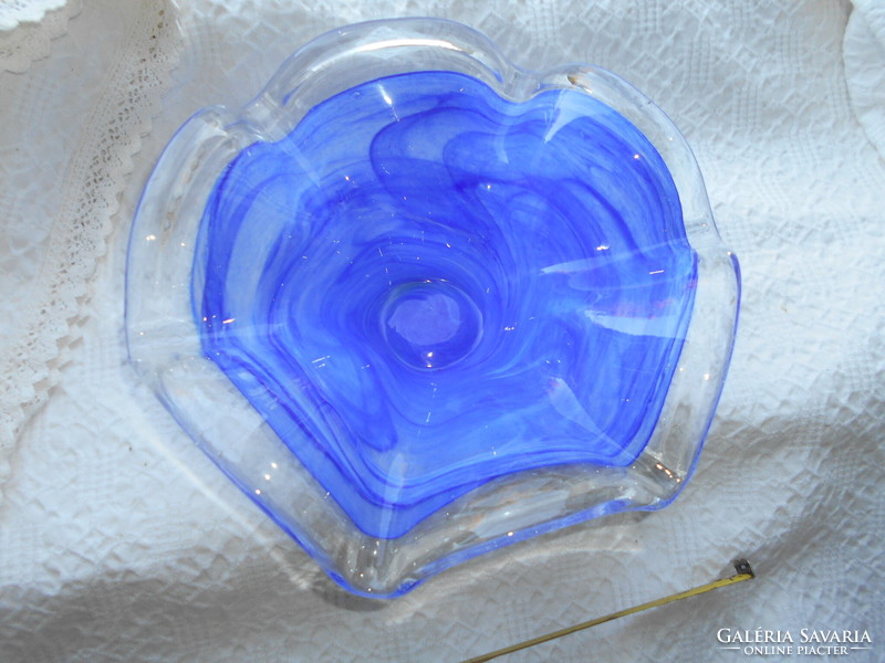 Több árnyalatú  kék színű  kínáló  üveg tál.26 cm