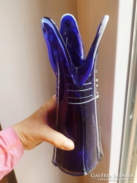 Kézi készítésű üveg váza