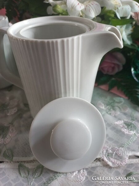 Rosenthal mid century, tapio wirkkala white ribbed porcelain spout with lid, 4 dl