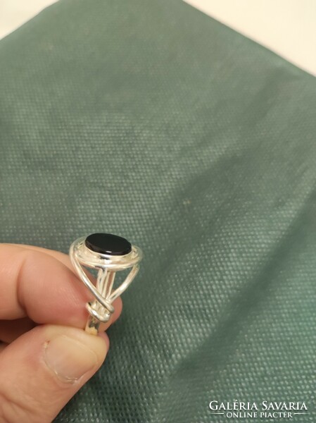 Izraeli ezüst gyűrű onix kővel